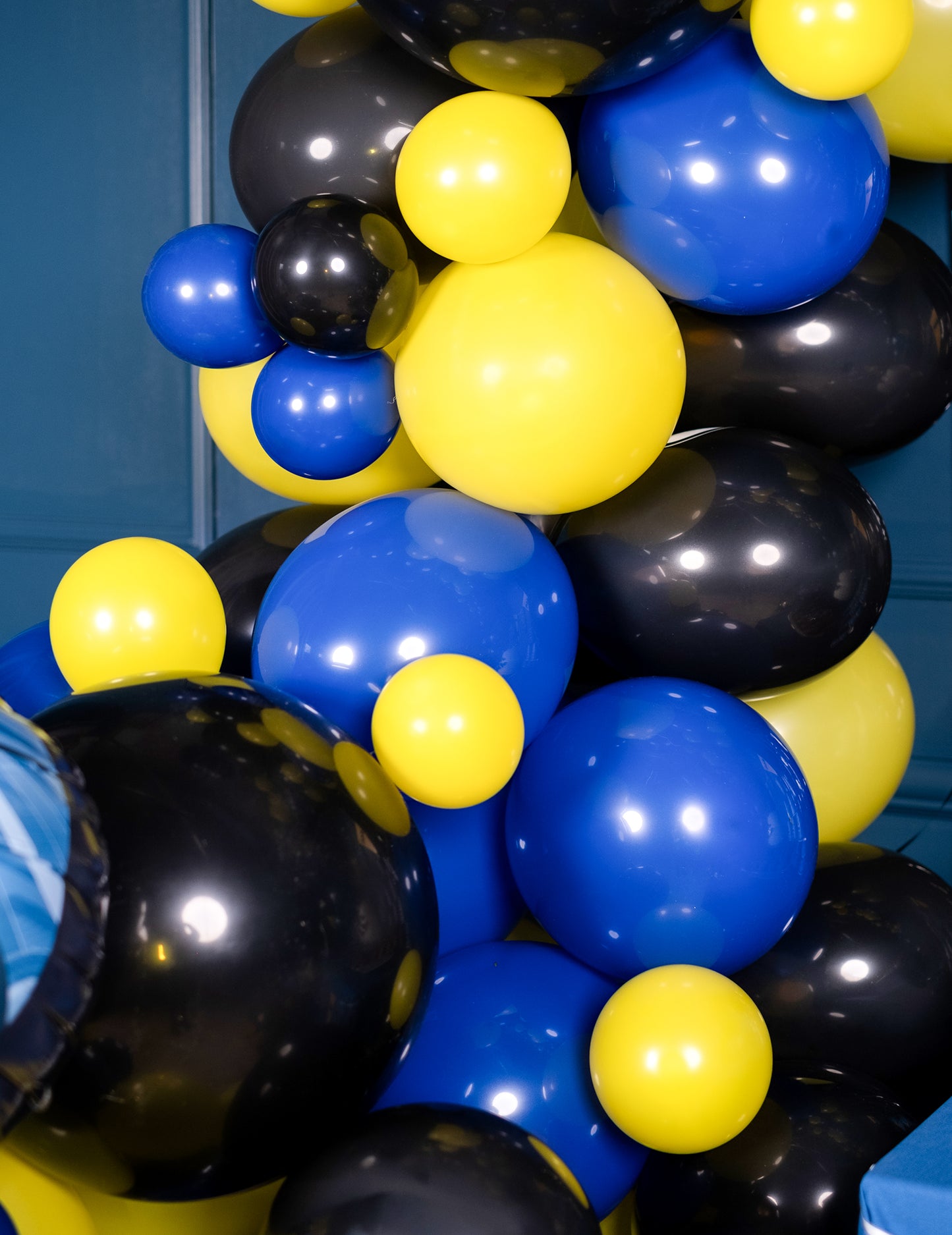 100 Pastel Navy Latex Balloons 26 cm