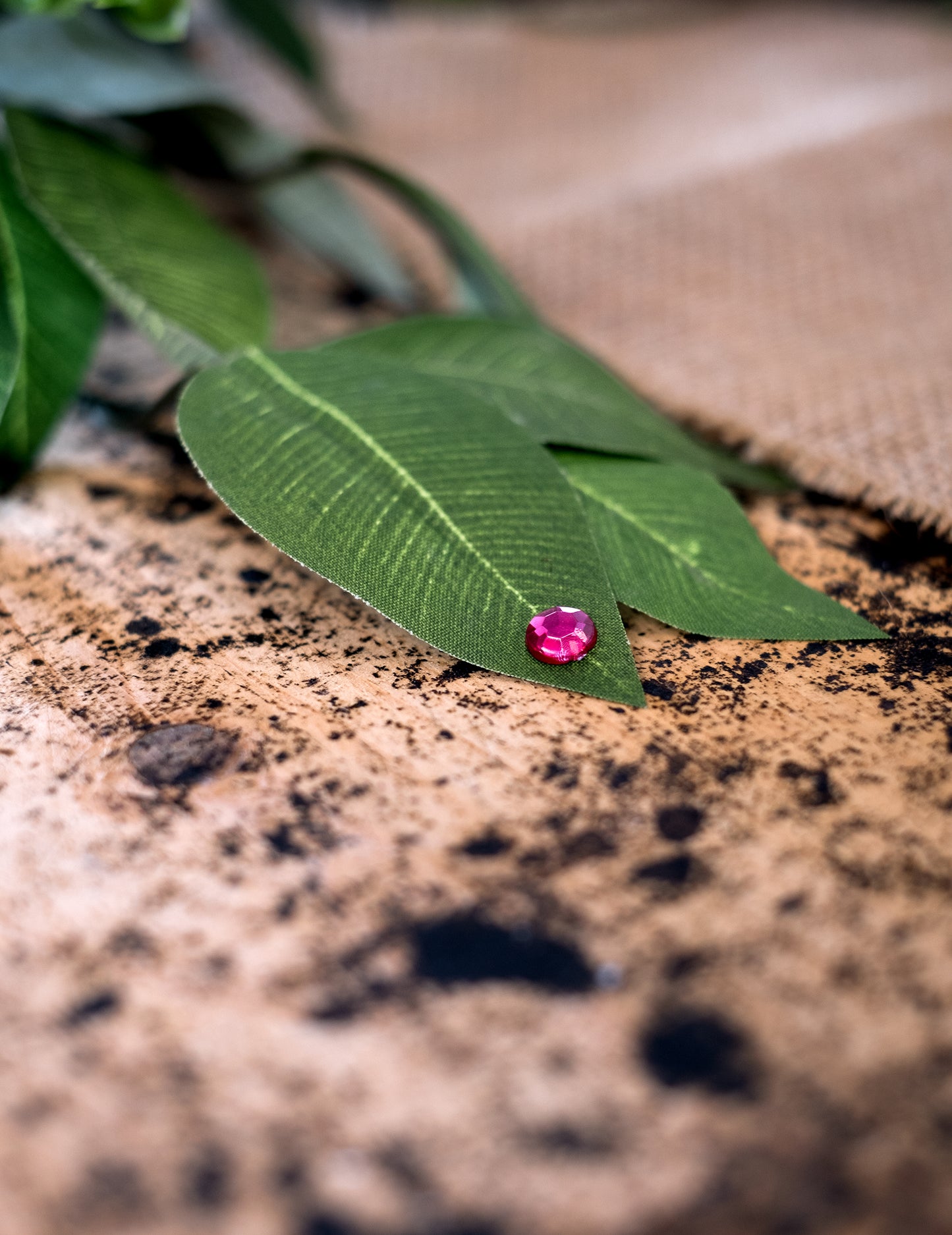 100 malých konfet kulatého stolu Fuchsia 0,6 cm