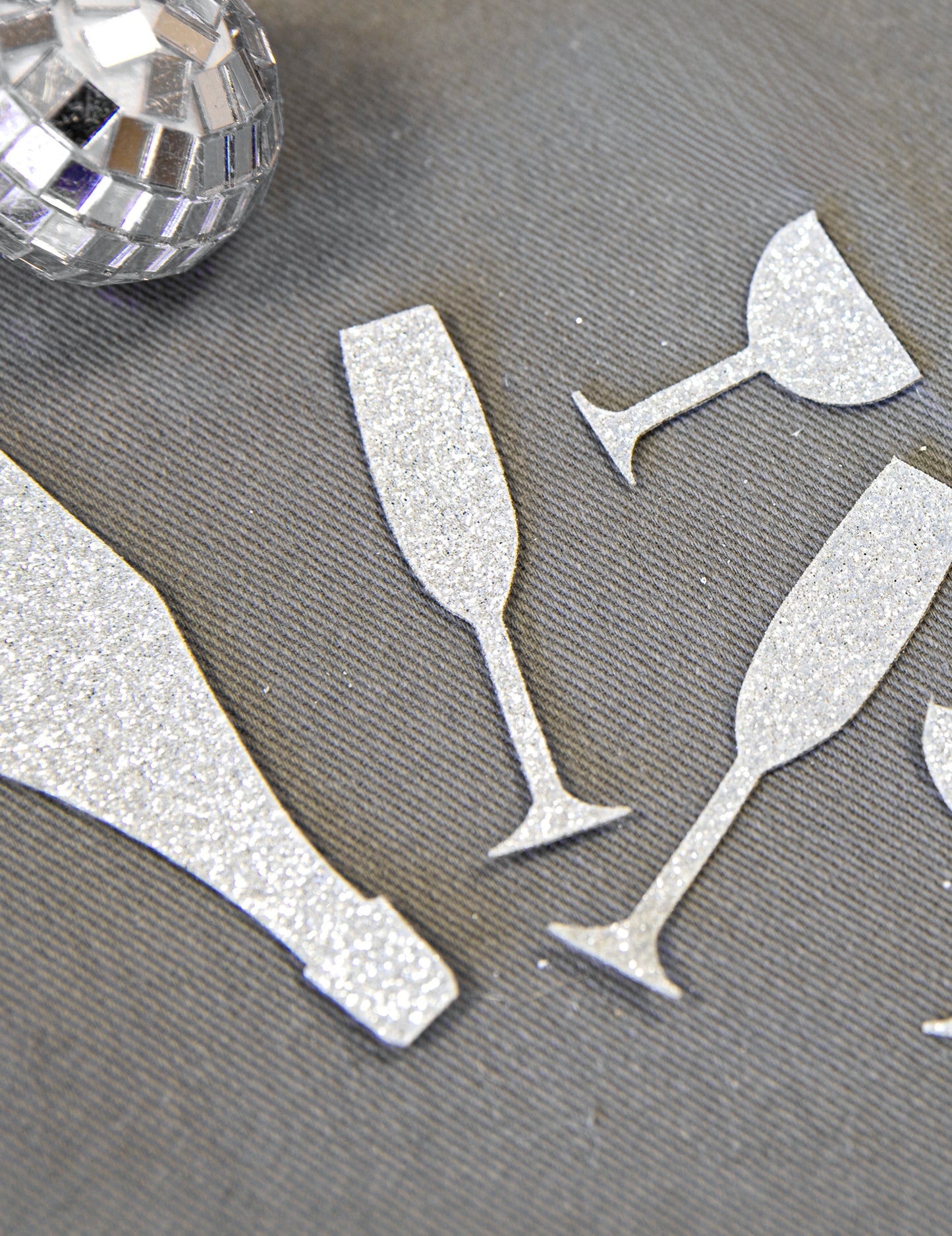 12 Silver Champagne Table Confetti 10 g