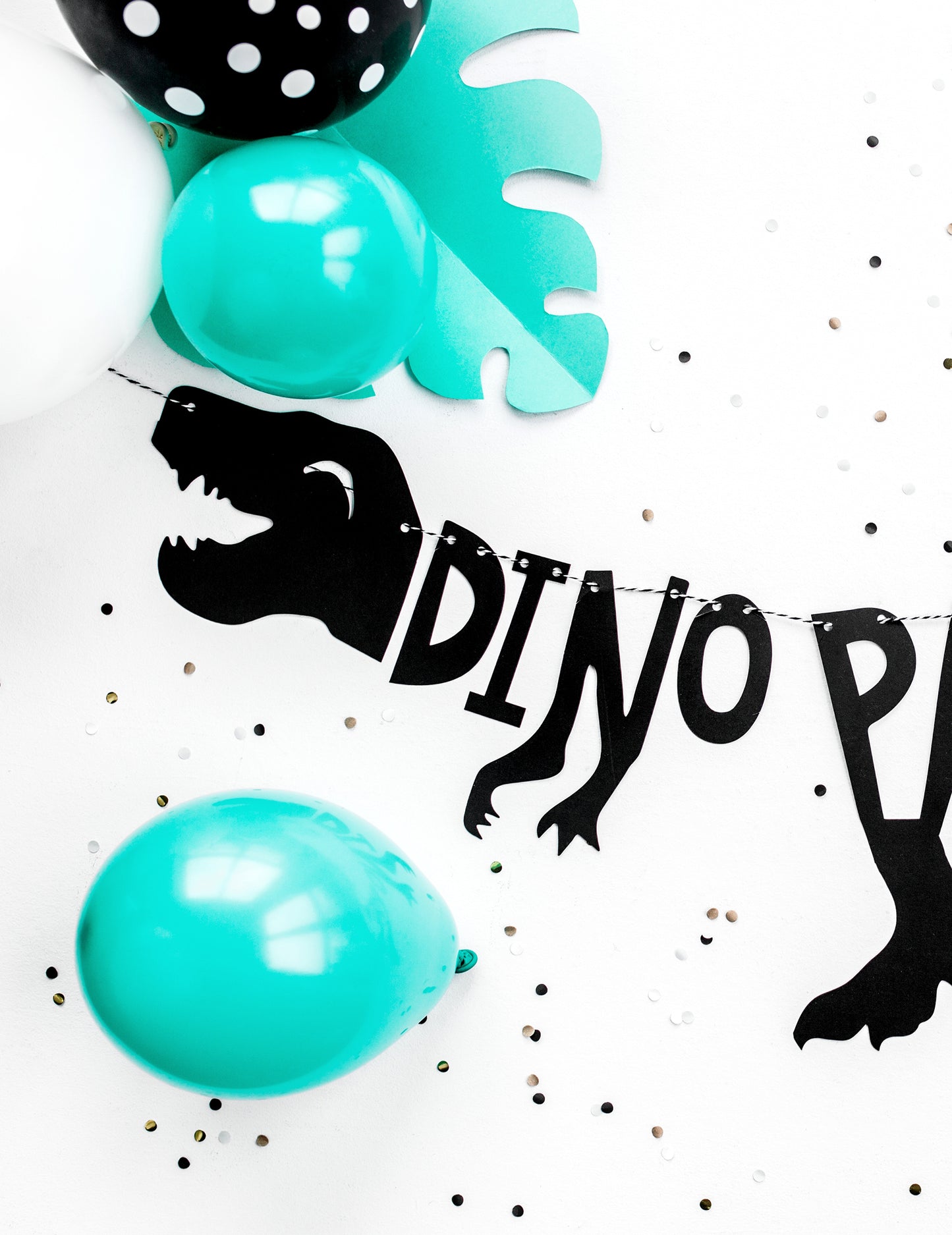 Dino Party Dino Party 90 x 20 cm Skeleton Cardboard Garland