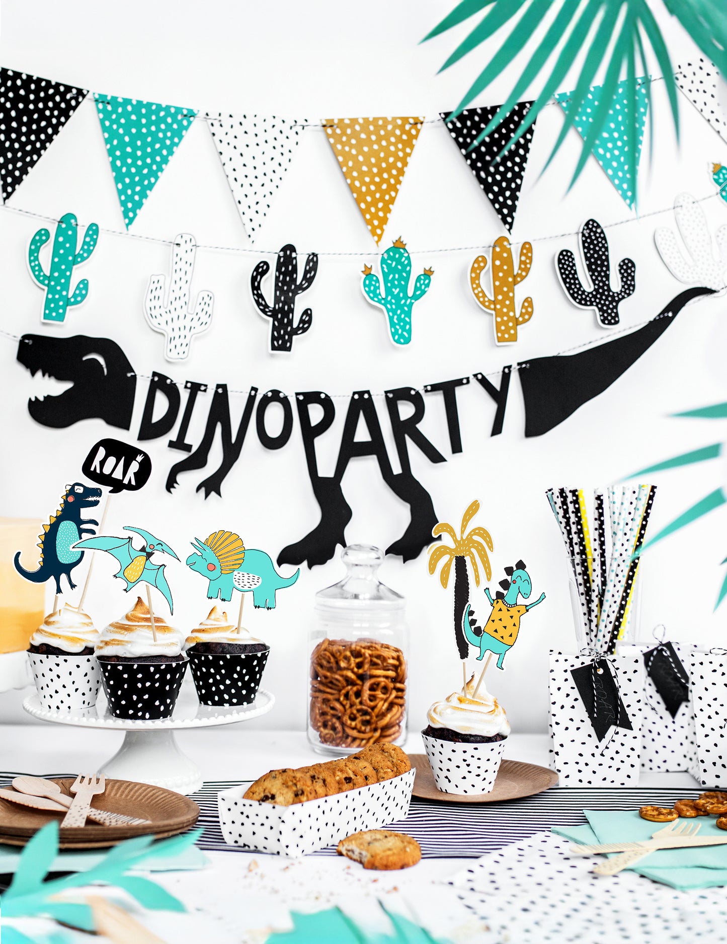 Dino Party Dino Party 90 x 20 cm Skeleton Cardboard Garland